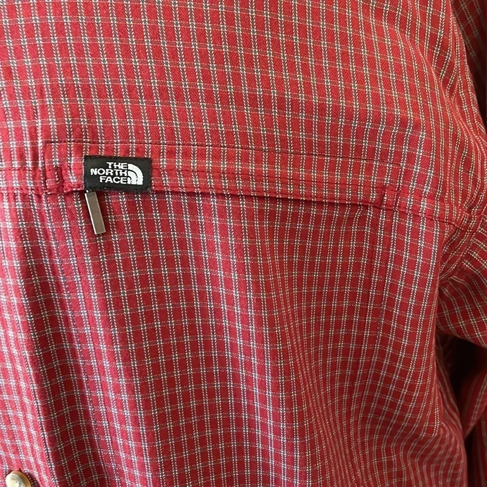 THE North Face Button Down Shirt Size Large